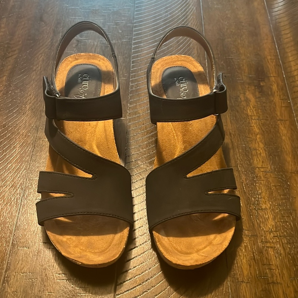 Euro soft by Sofft Women’s Black Wedge Sandals 9M like new